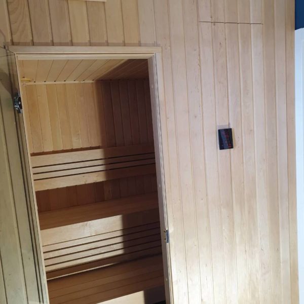 löyly sauna France sauna sure mesure en aulne 15x90 STP porte de sauna tableau de commande Harvia